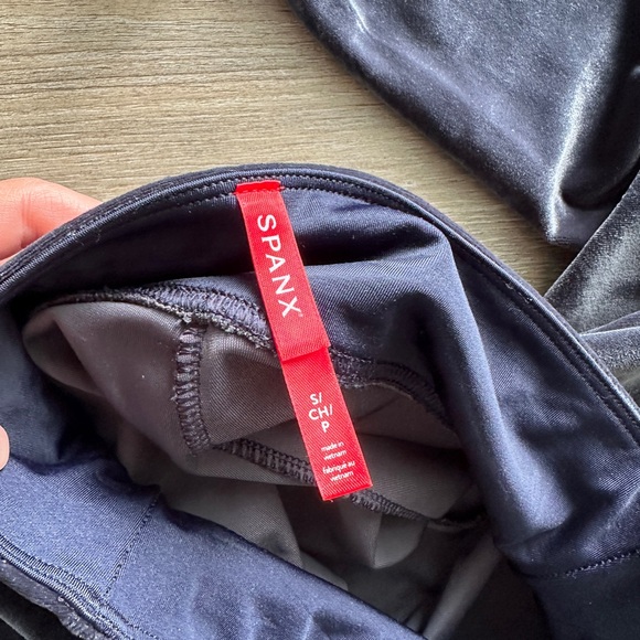 Spanx velvet leggings in navy blue size small. nwt. - Picture 9 of 11